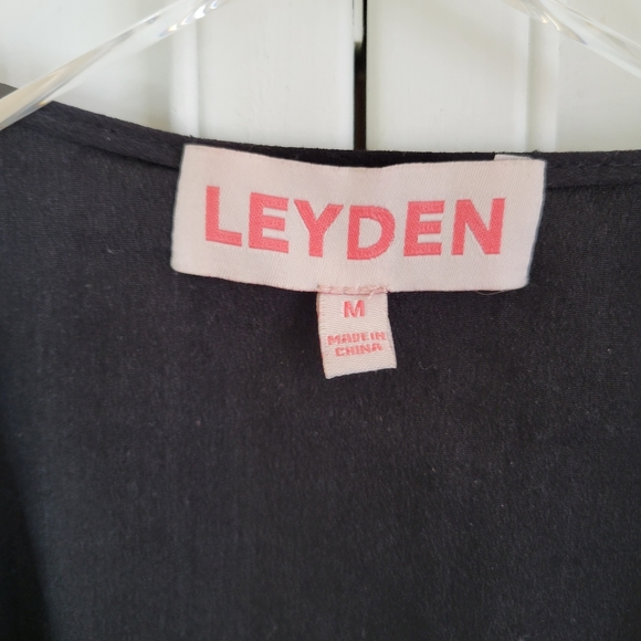 Leyden Surplice Neck Puff Sleeve Top Black Size M - Picture 3 of 6